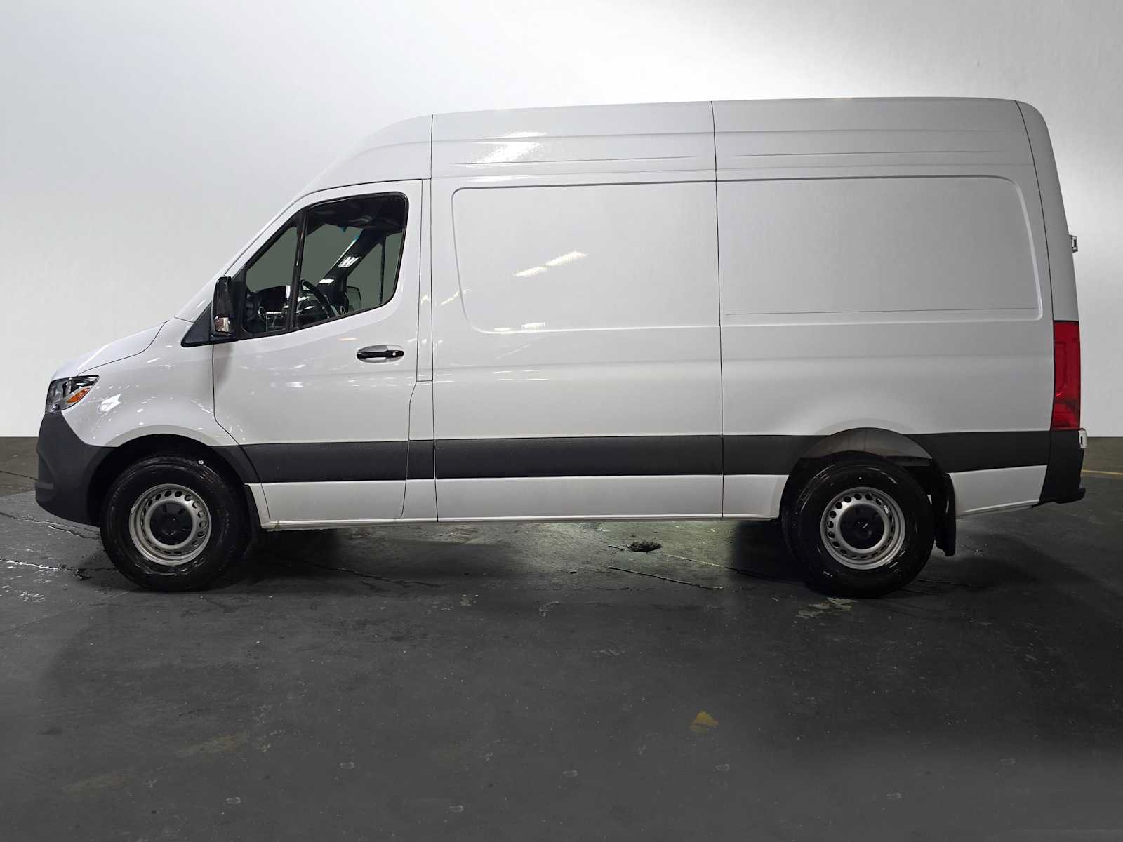 Used 2025 Mercedes-Benz Sprinter 2500 image 6