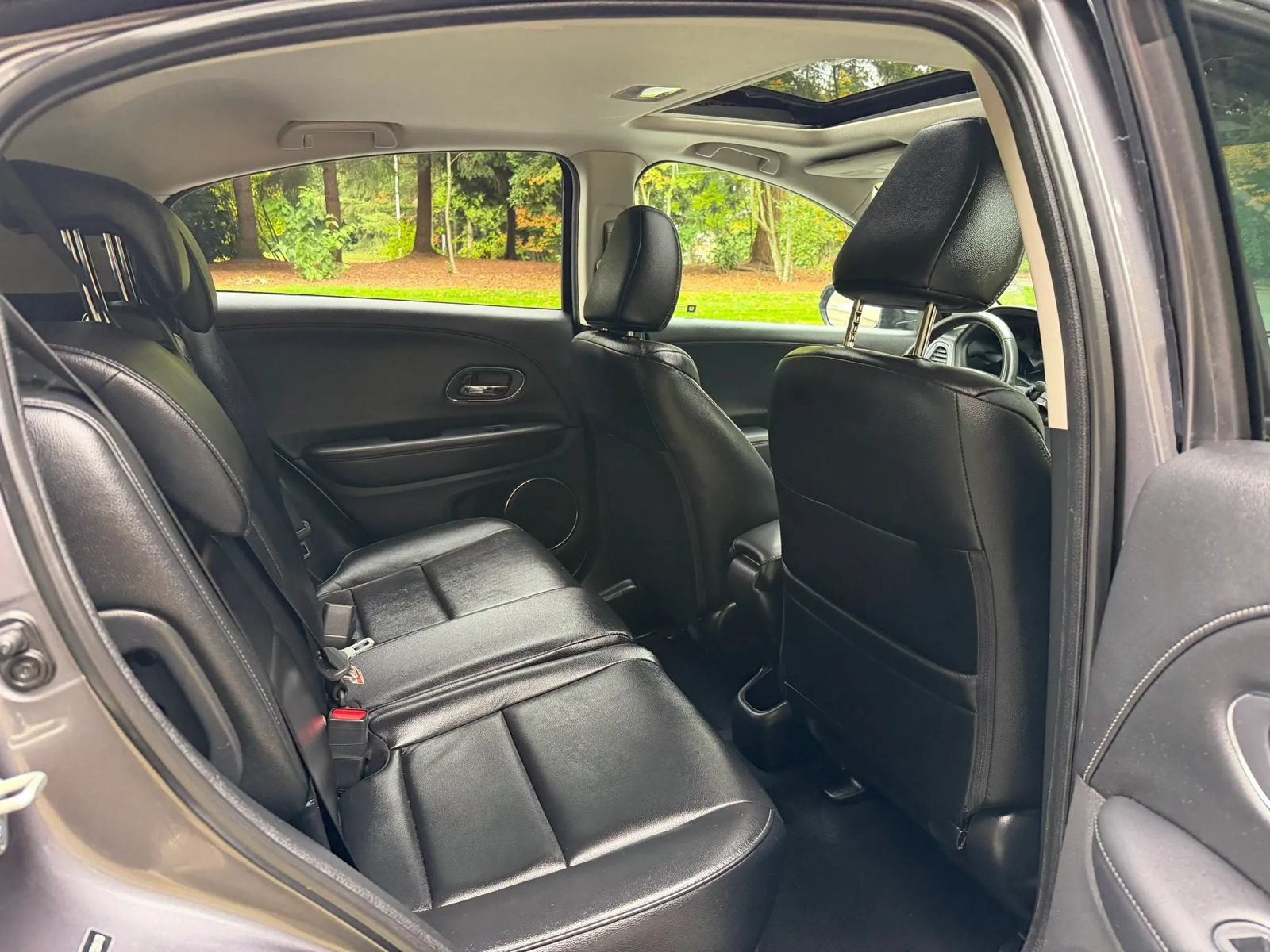 Used 2017 Honda HR-V EX-L image 10