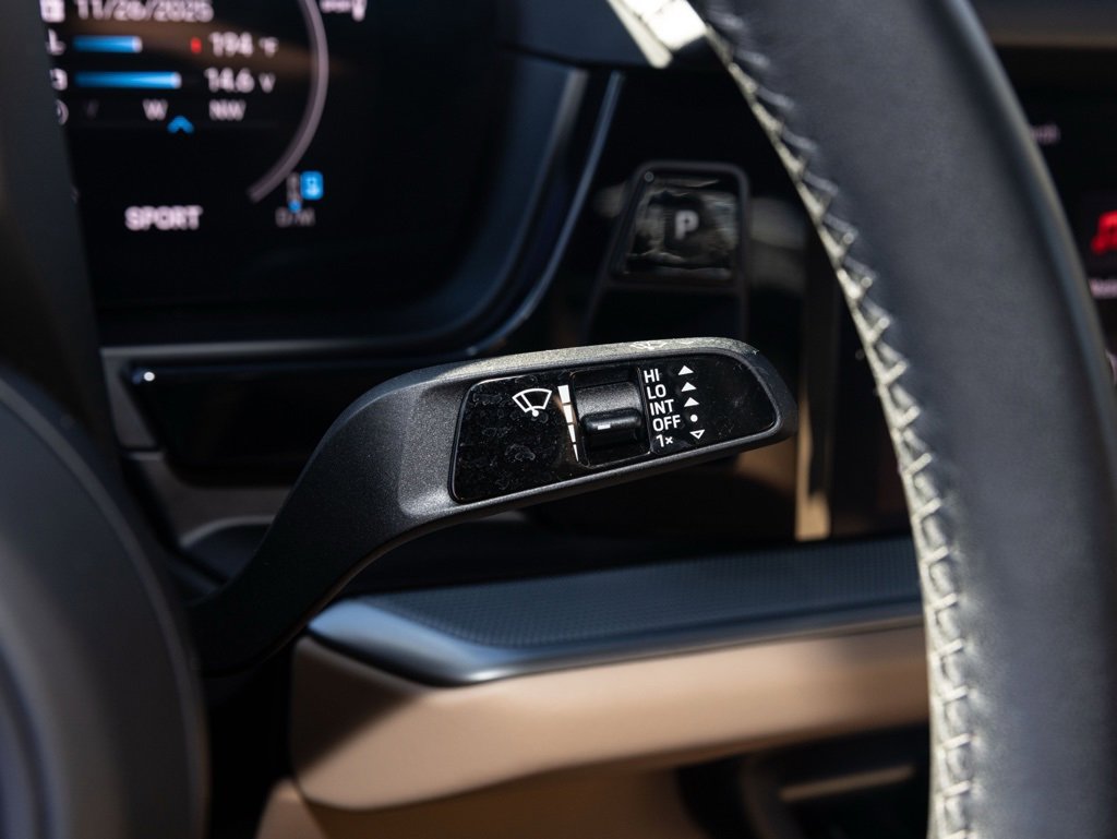 Used 2024 Porsche Cayenne Coupe image 31