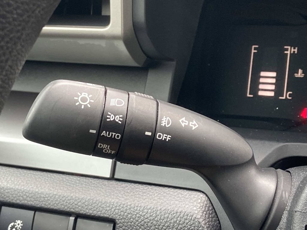 Used 2025 Toyota Tacoma SR5 AWD/4WD image 29