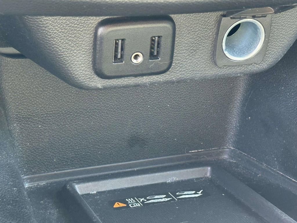 Used 2023 Chevrolet Traverse LT FWD image 25