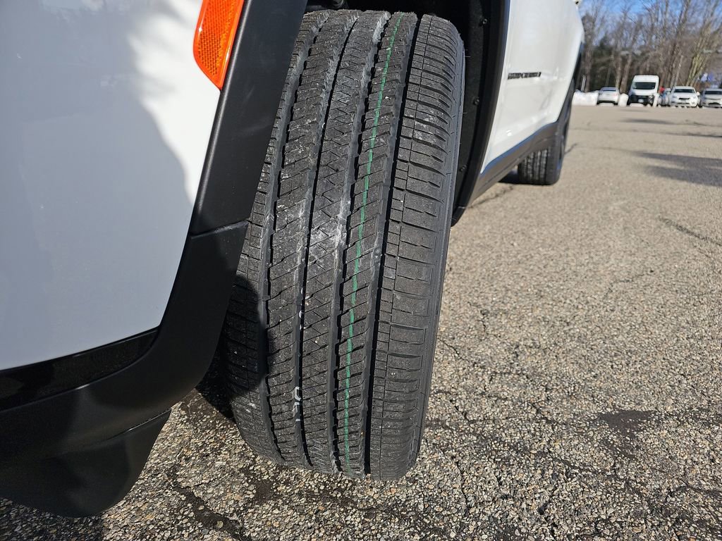 New 2025 Jeep Grand Cherokee L Altitude image 24