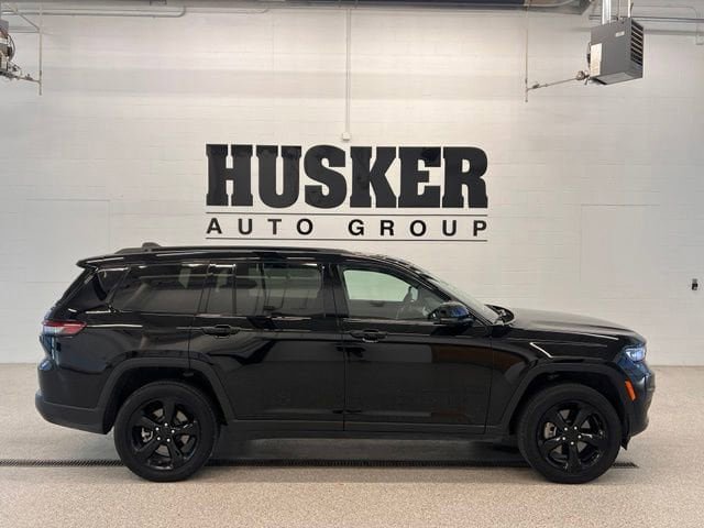 Used 2025 Jeep Grand Cherokee L Altitude AWD/4WD image 2