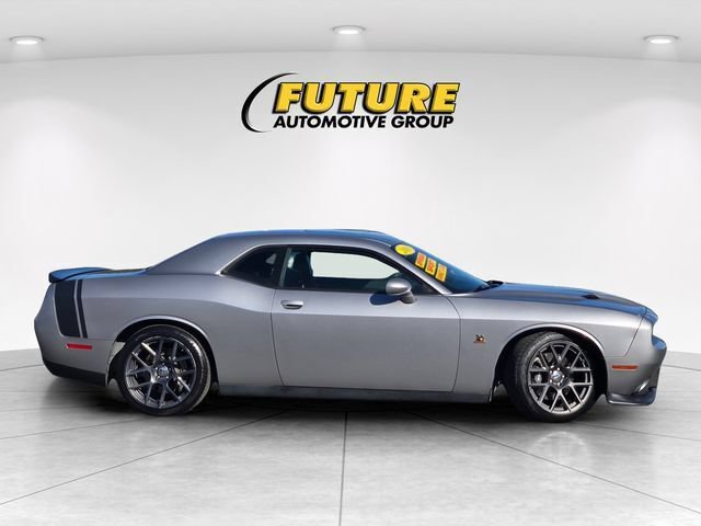 Used 2016 Dodge Challenger R/T Scat Pack w/ Leather Interior Group RWD image 4