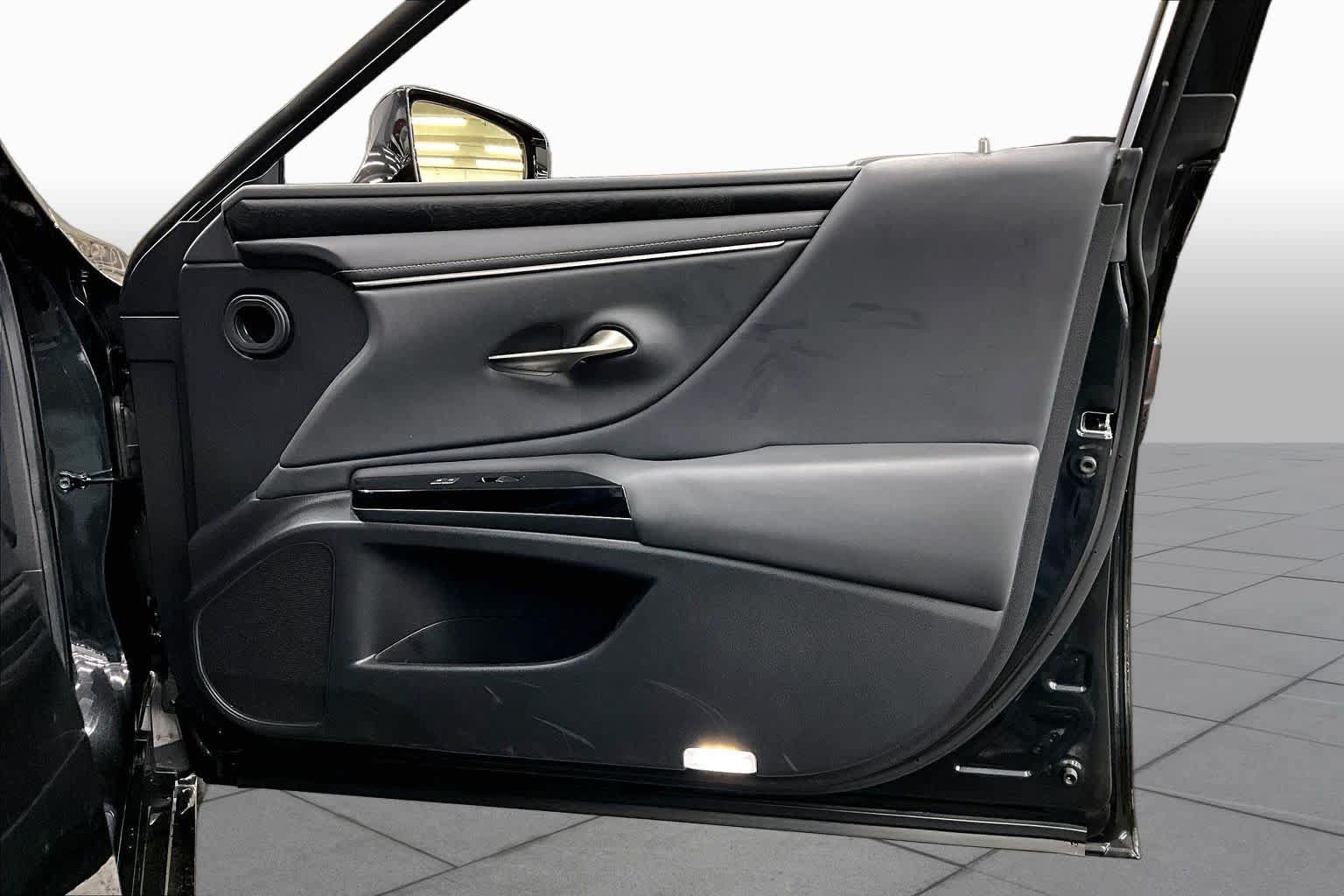 Used 2024 Lexus ES 300h w/ Premium Package FWD image 22