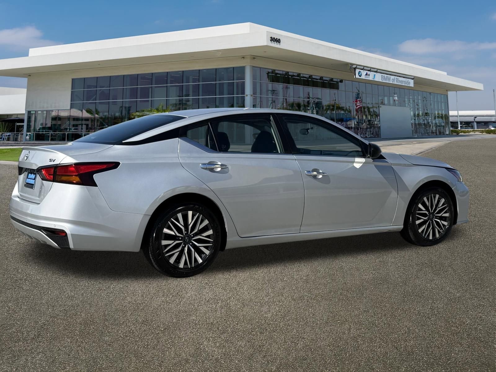 Used 2024 Nissan Altima 2.5 SV image 11