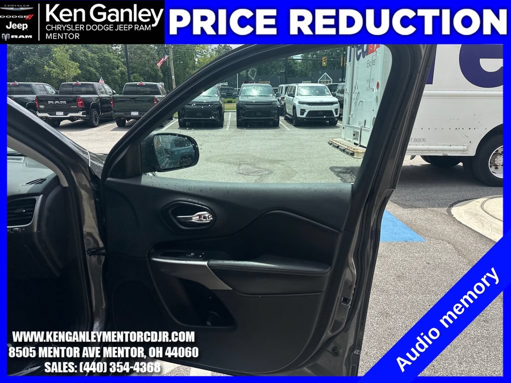 Used 2019 Jeep Cherokee Limited AWD/4WD image 25