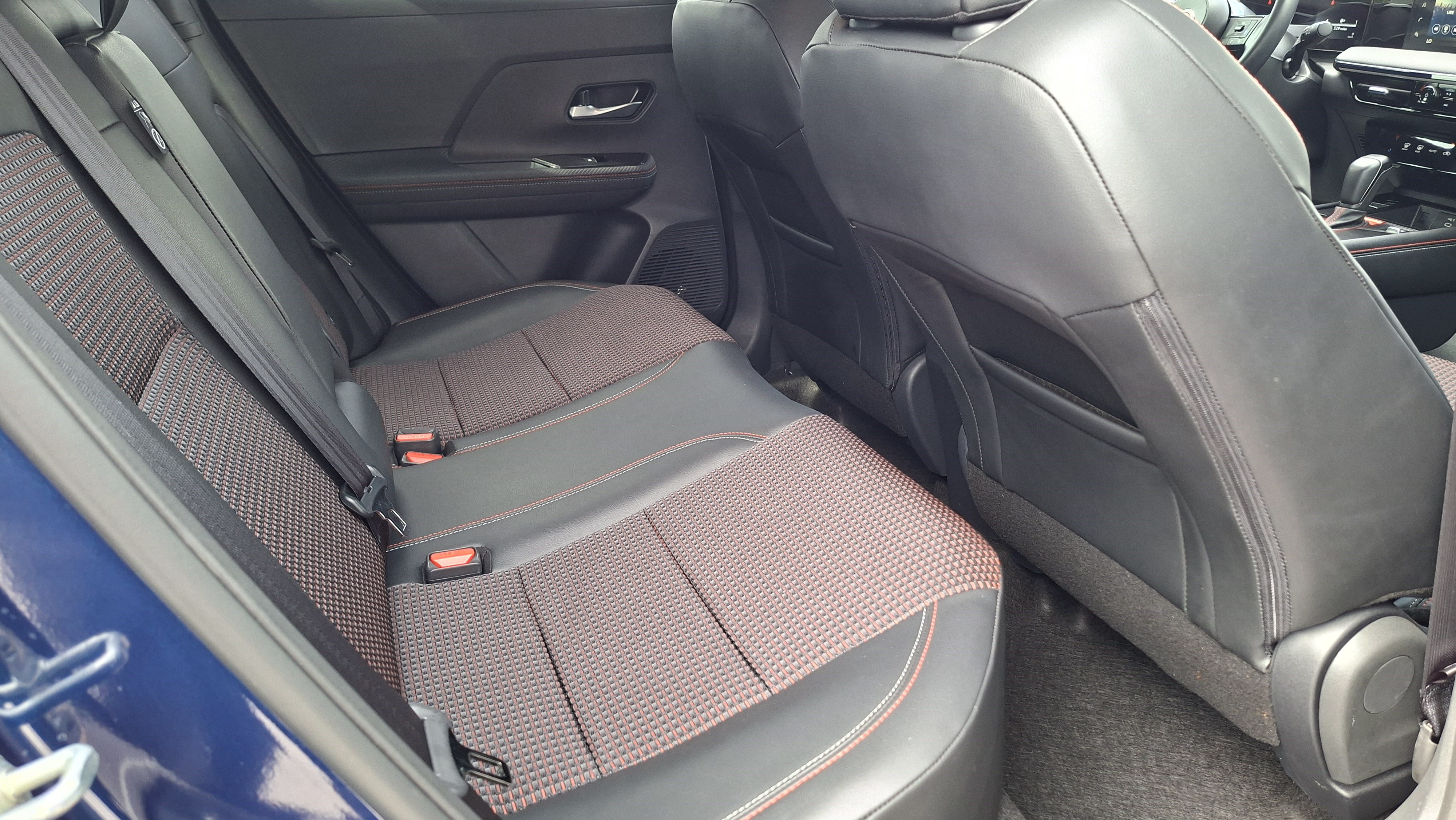 Certified 2025 Nissan Kicks SR FWD image 22
