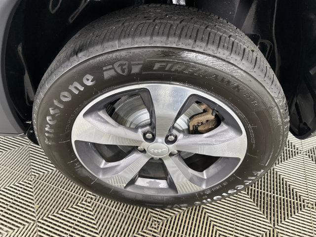 Used 2019 Jeep Cherokee Limited AWD/4WD image 34