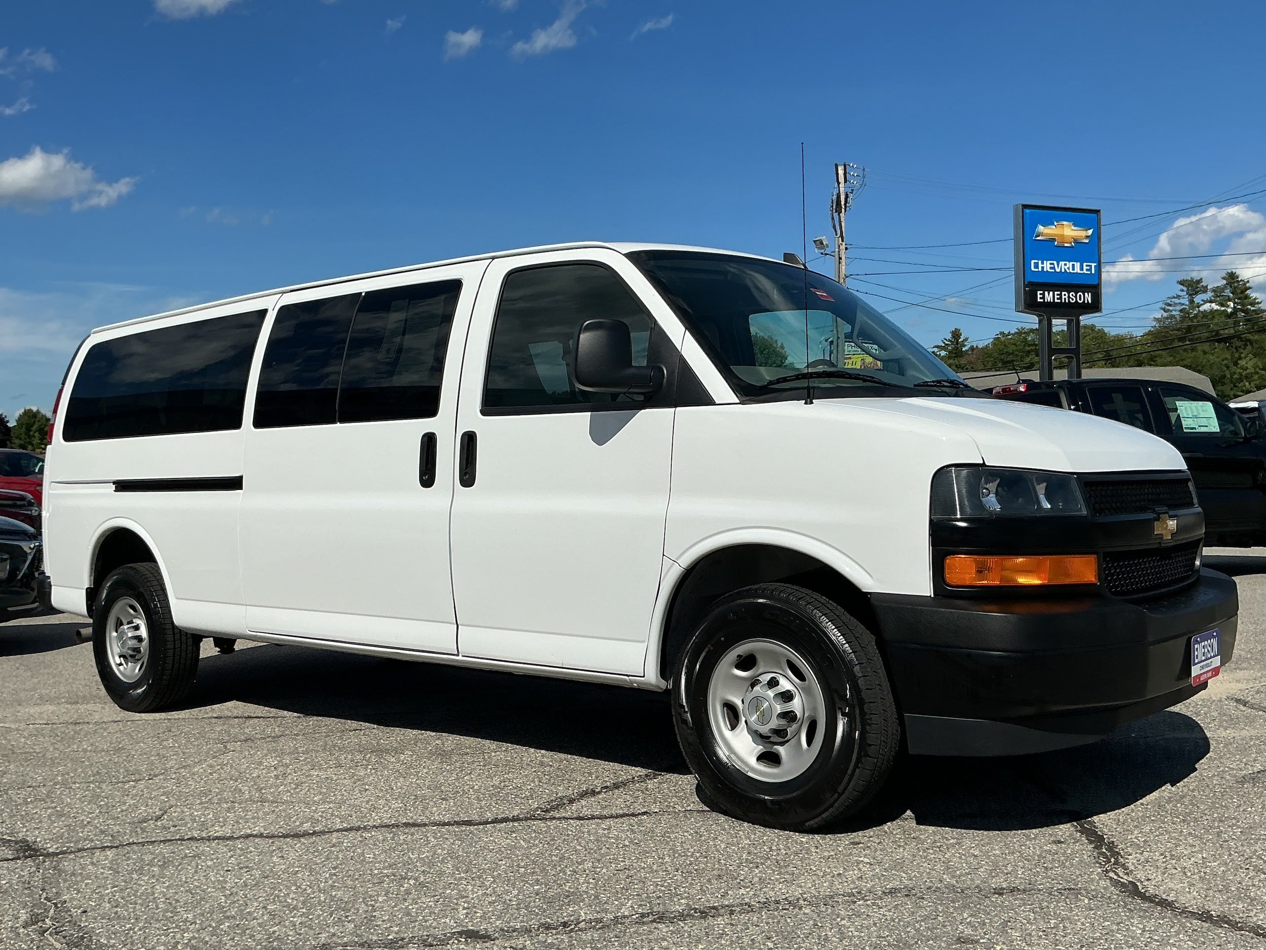 Used 2023 Chevrolet Express 3500 LS RWD image 3