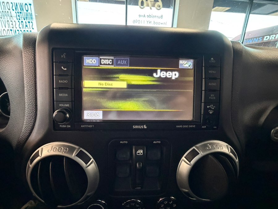 Used 2013 Jeep Wrangler Unlimited Rubicon w/ Connectivity Group image 44