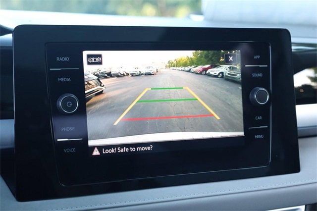 New 2025 Volkswagen Taos SE image 14