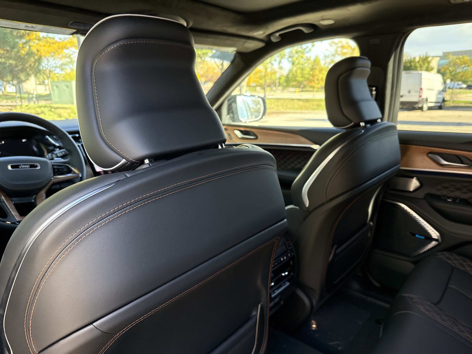 New 2025 Jeep Grand Cherokee Summit image 15