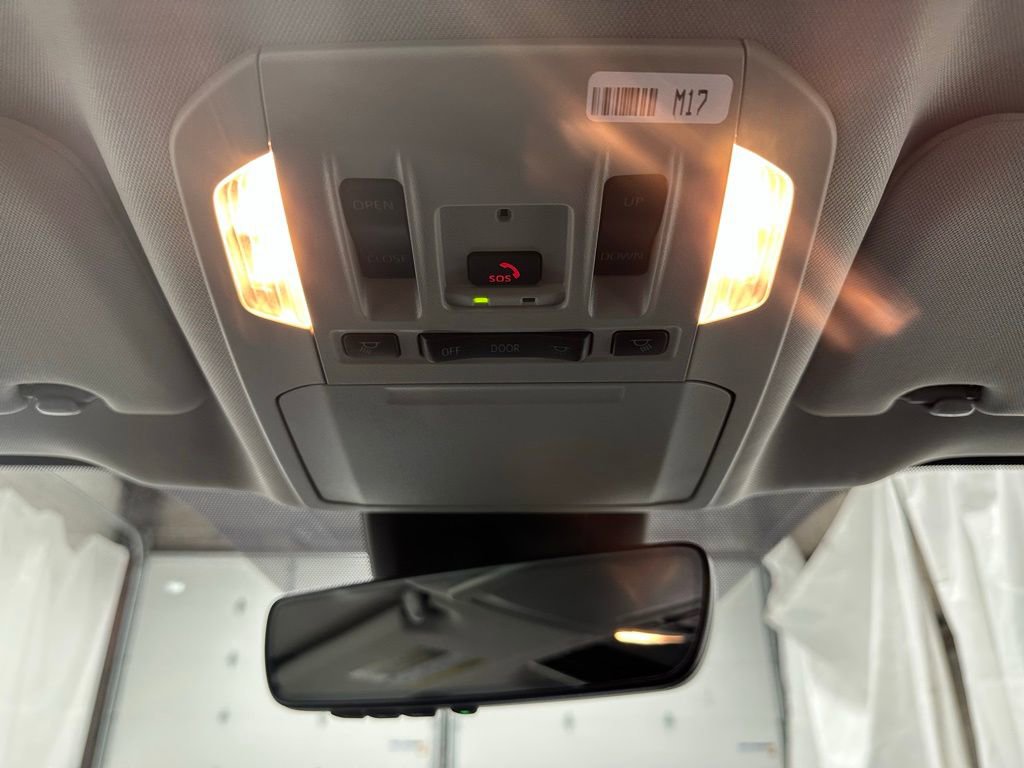 Used 2025 Toyota Highlander XLE AWD/4WD image 42