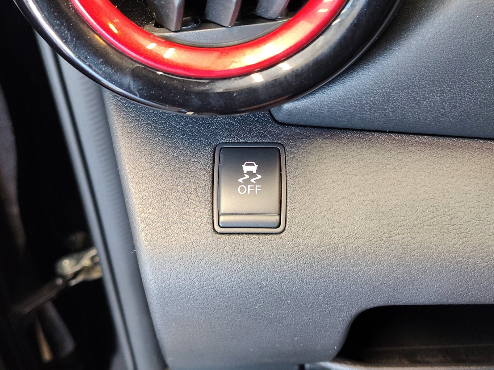 Used 2019 Nissan Kicks SR w/ SR Premium Package FWD image 26