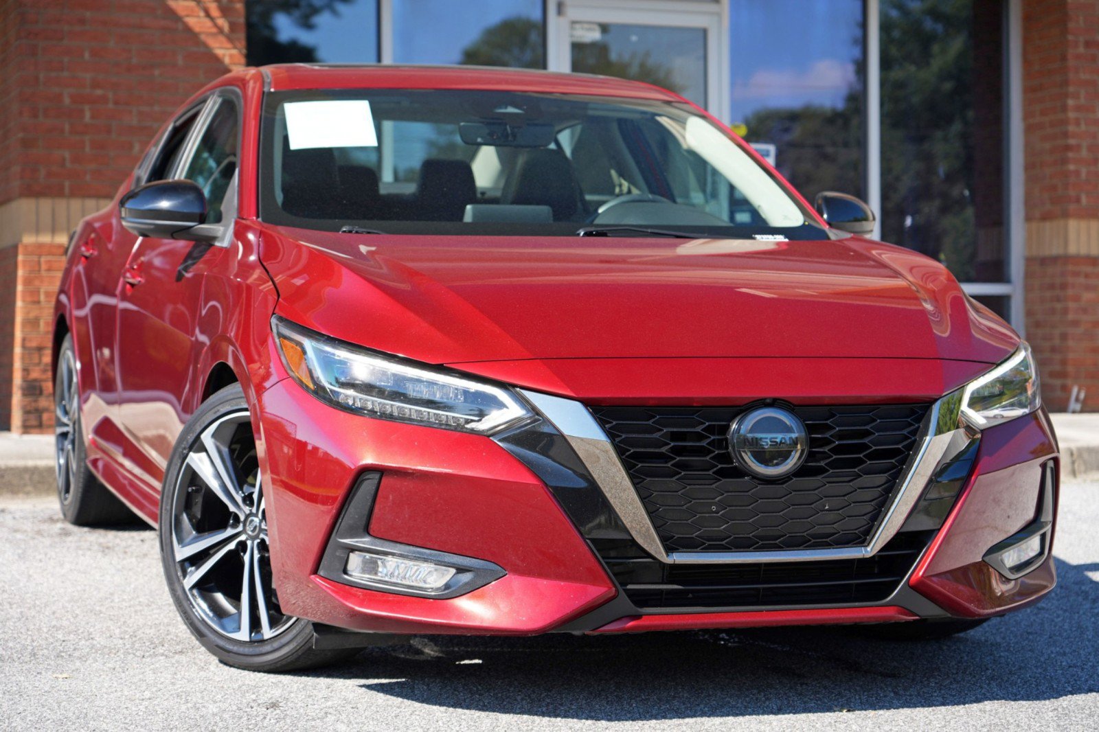 Used 2023 Nissan Sentra SR w/ SR Premium Package FWD image 2