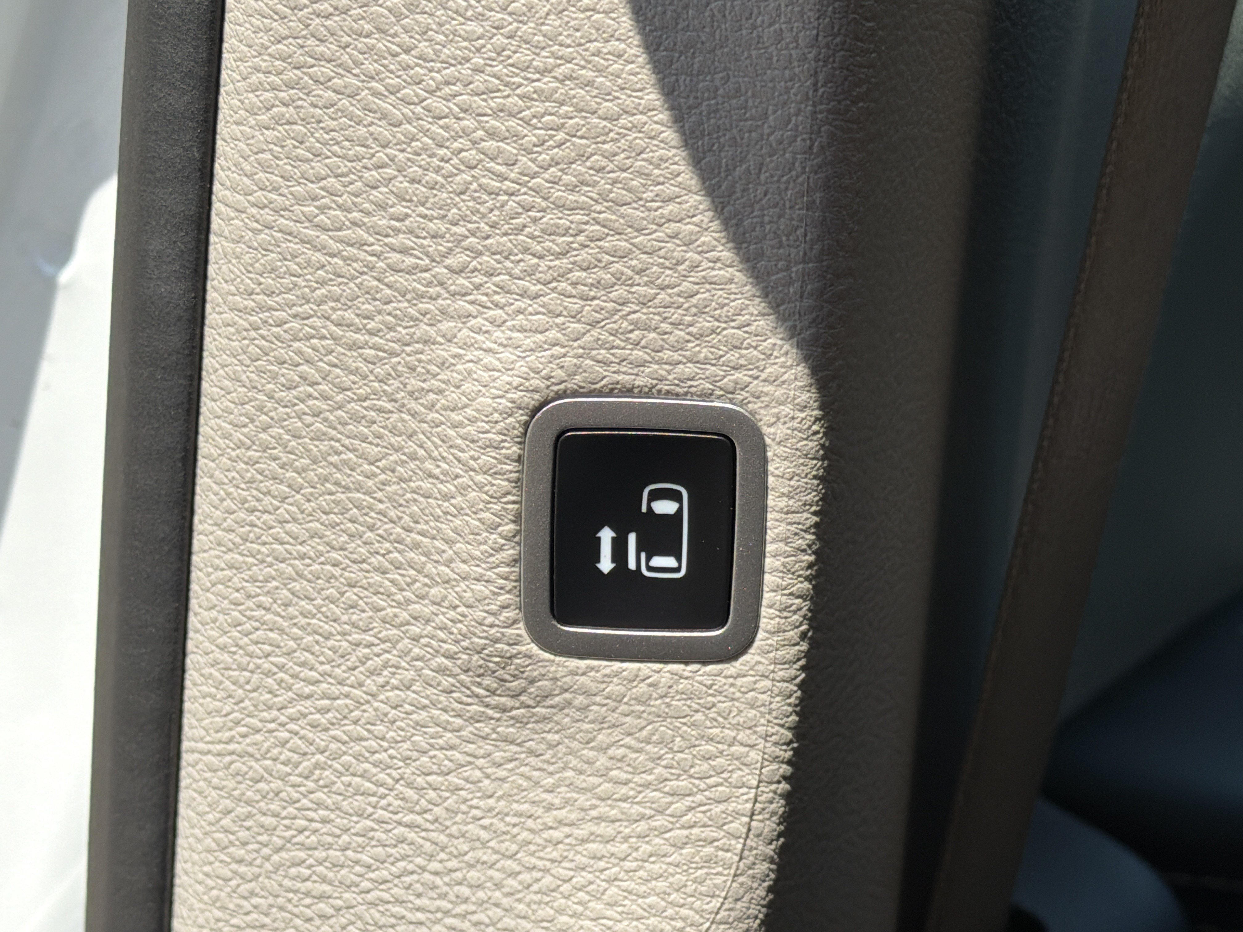 Used 2024 Chrysler Pacifica Touring-L FWD image 22