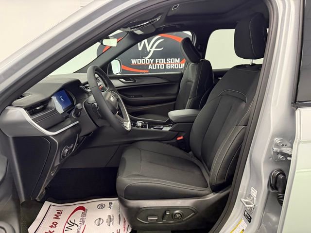 New 2026 Jeep Grand Cherokee L Laredo image 11