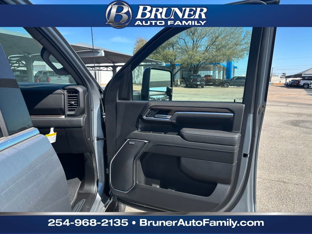 New 2026 GMC Sierra 3500 SLT w/ SLT Convenience Package image 16