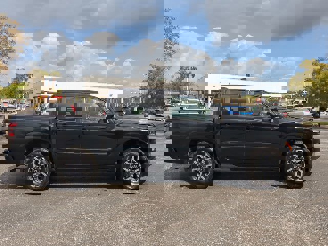 Certified 2024 Nissan Frontier SL w/ Technology Package image 3