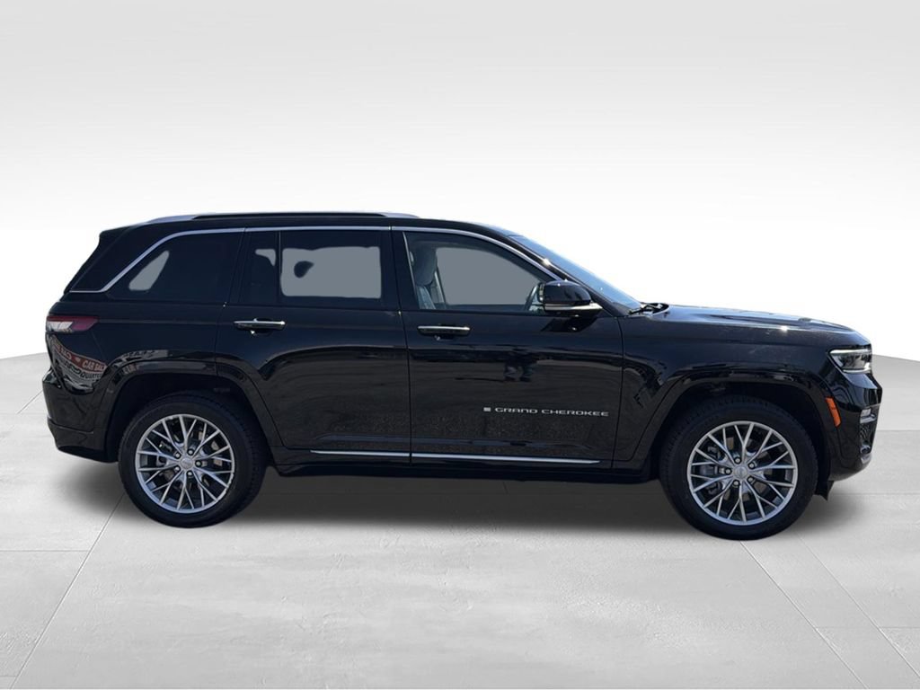 Used 2022 Jeep Grand Cherokee Summit w/ Advanced Protech Group IV AWD/4WD image 12