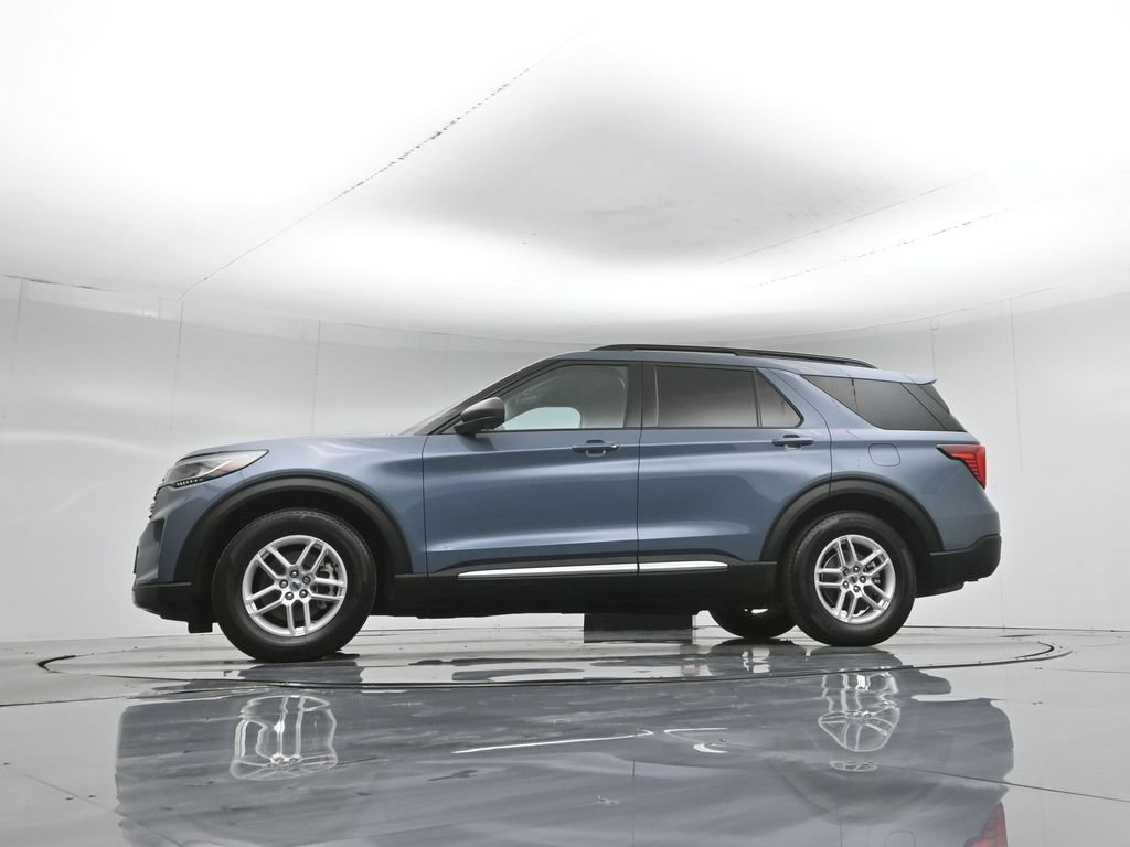 Used 2025 Ford Explorer Active w/ Active Comfort Package RWD image 54