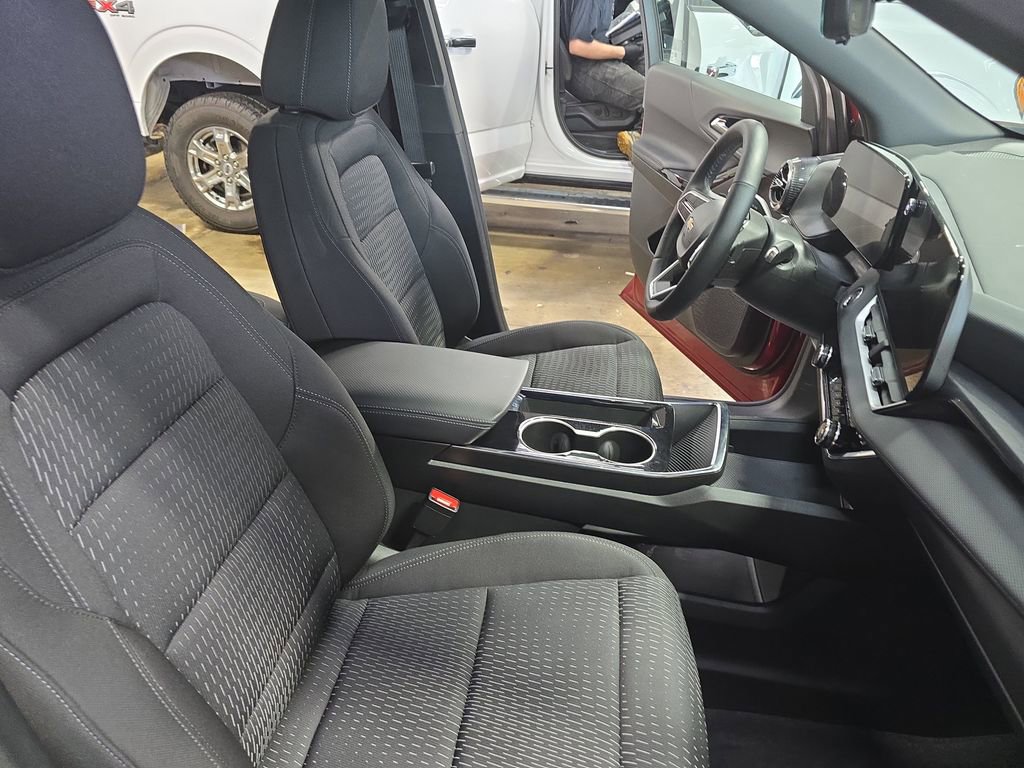 Used 2025 Chevrolet Equinox LT w/ Safety and Technology Package image 12