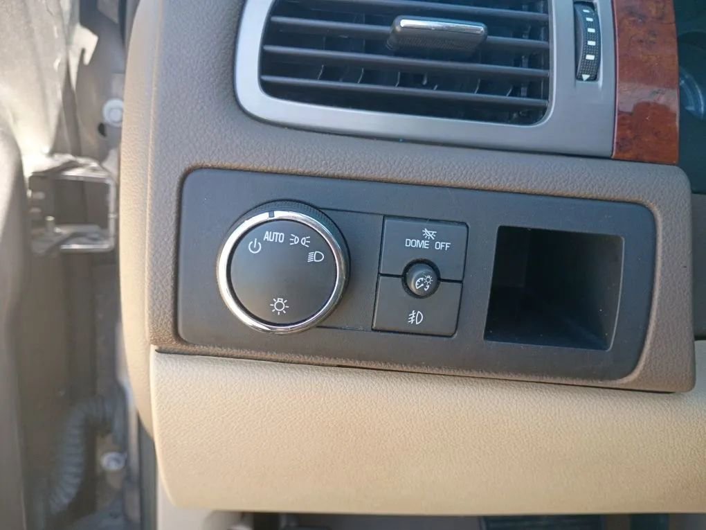 Used 2013 Chevrolet Tahoe LTZ RWD image 16