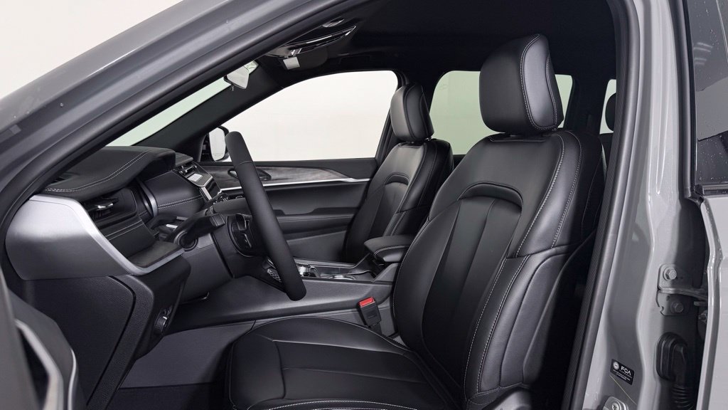 New 2027 Jeep Grand Cherokee Limited AWD/4WD image 15