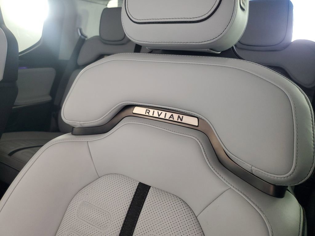 Used 2023 Rivian R1T Launch Edition image 29