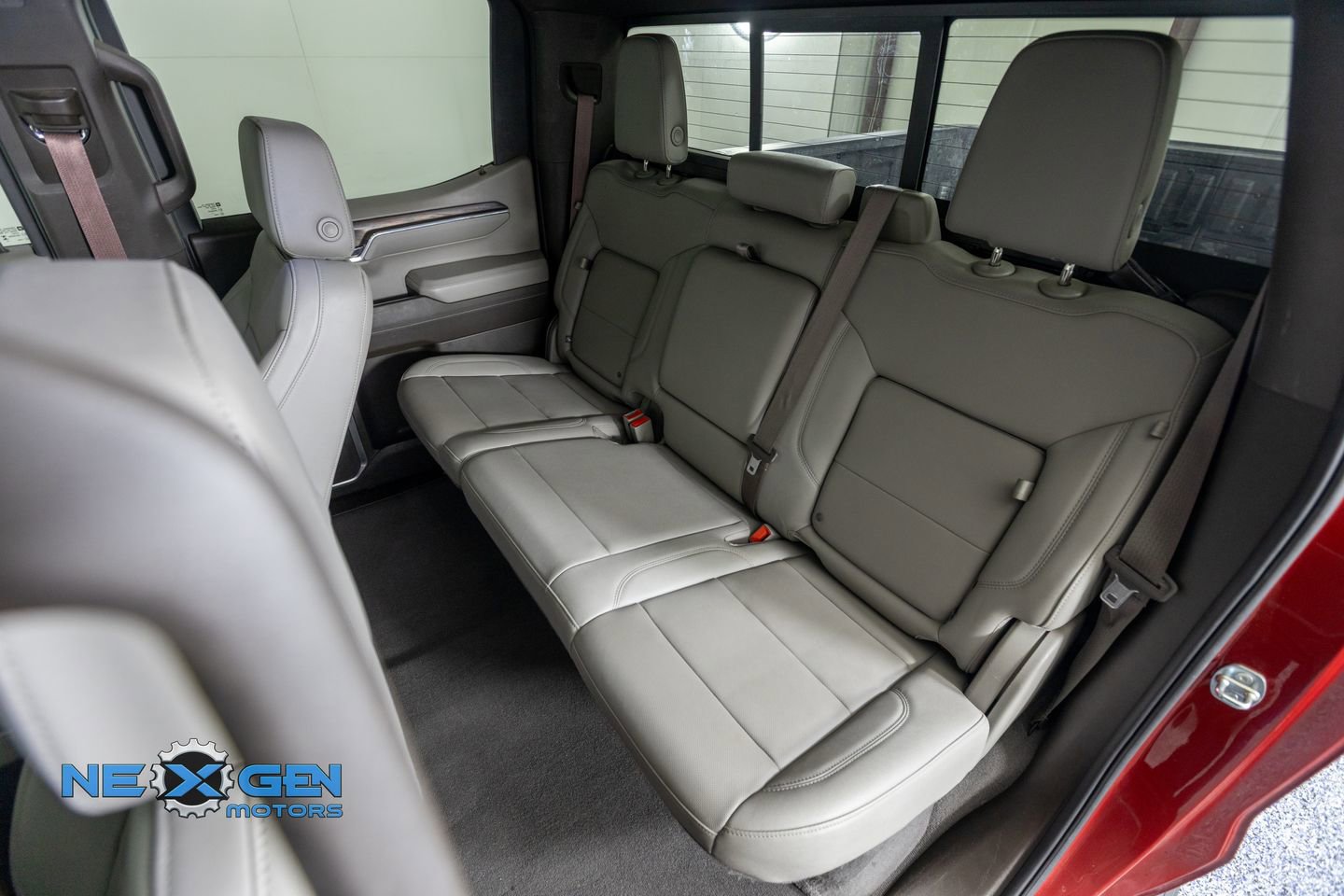 Used 2023 GMC Sierra 1500 SLT AWD/4WD image 32