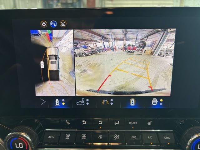 Used 2024 Chevrolet Colorado ZR2 w/ Technology Package AWD/4WD image 9