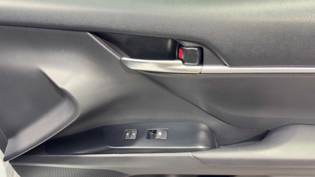 Used 2019 Toyota Camry SE w/ Convenience Package FWD image 13