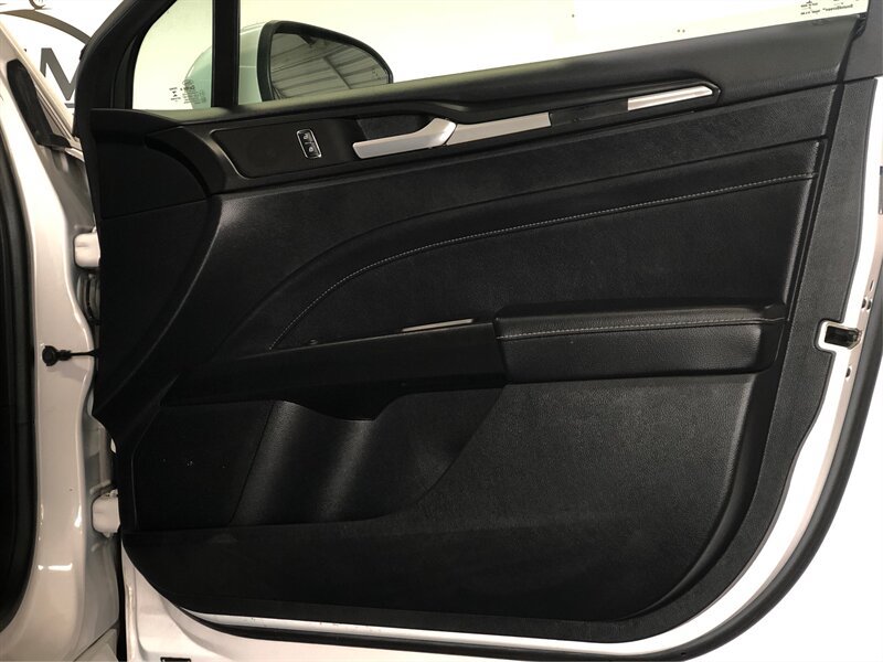 Used 2018 Ford Fusion Energi Titanium FWD image 18