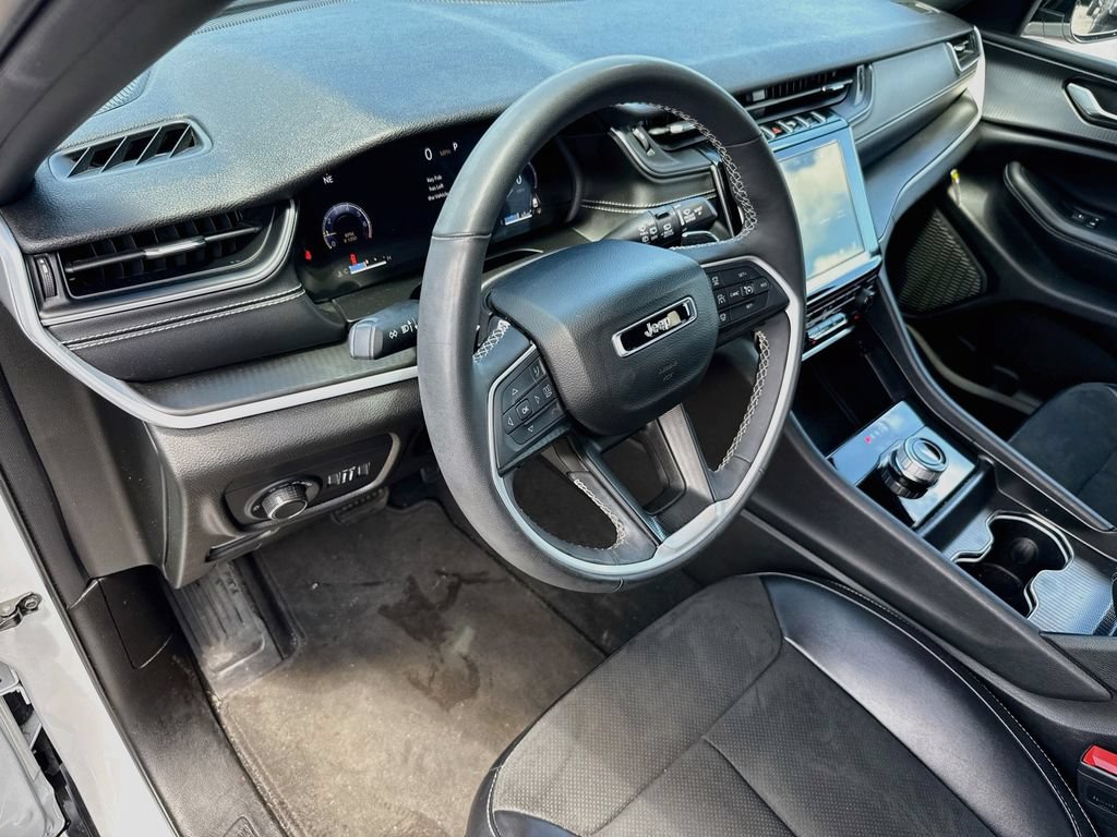 Used 2024 Jeep Grand Cherokee Altitude RWD image 10