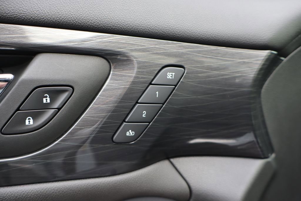 Used 2022 Chevrolet Traverse High Country image 11