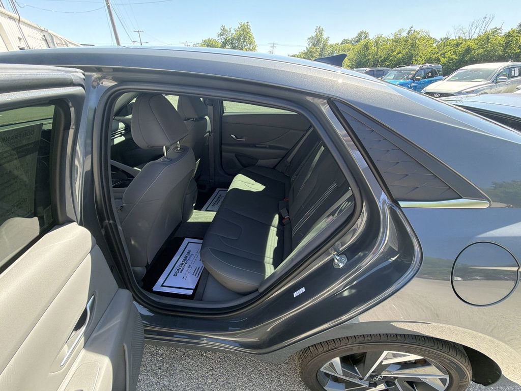 Used 2024 Hyundai Elantra SEL w/ Convenience Package FWD image 23