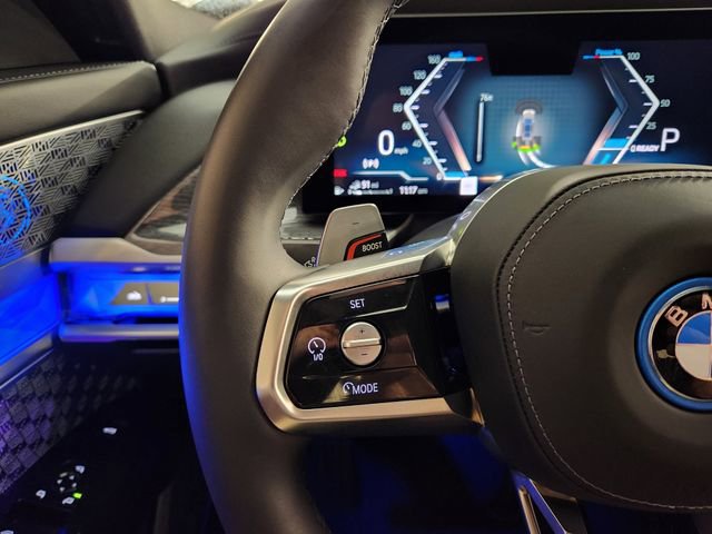 Used 2025 BMW 750e xDrive w/ Executive Package image 28