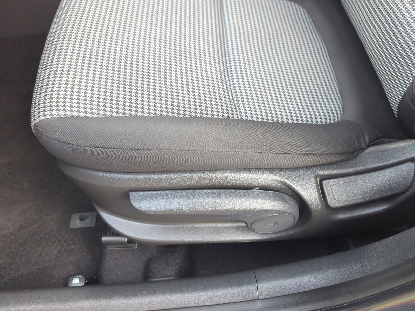 Used 2020 Hyundai Kona SE image 14