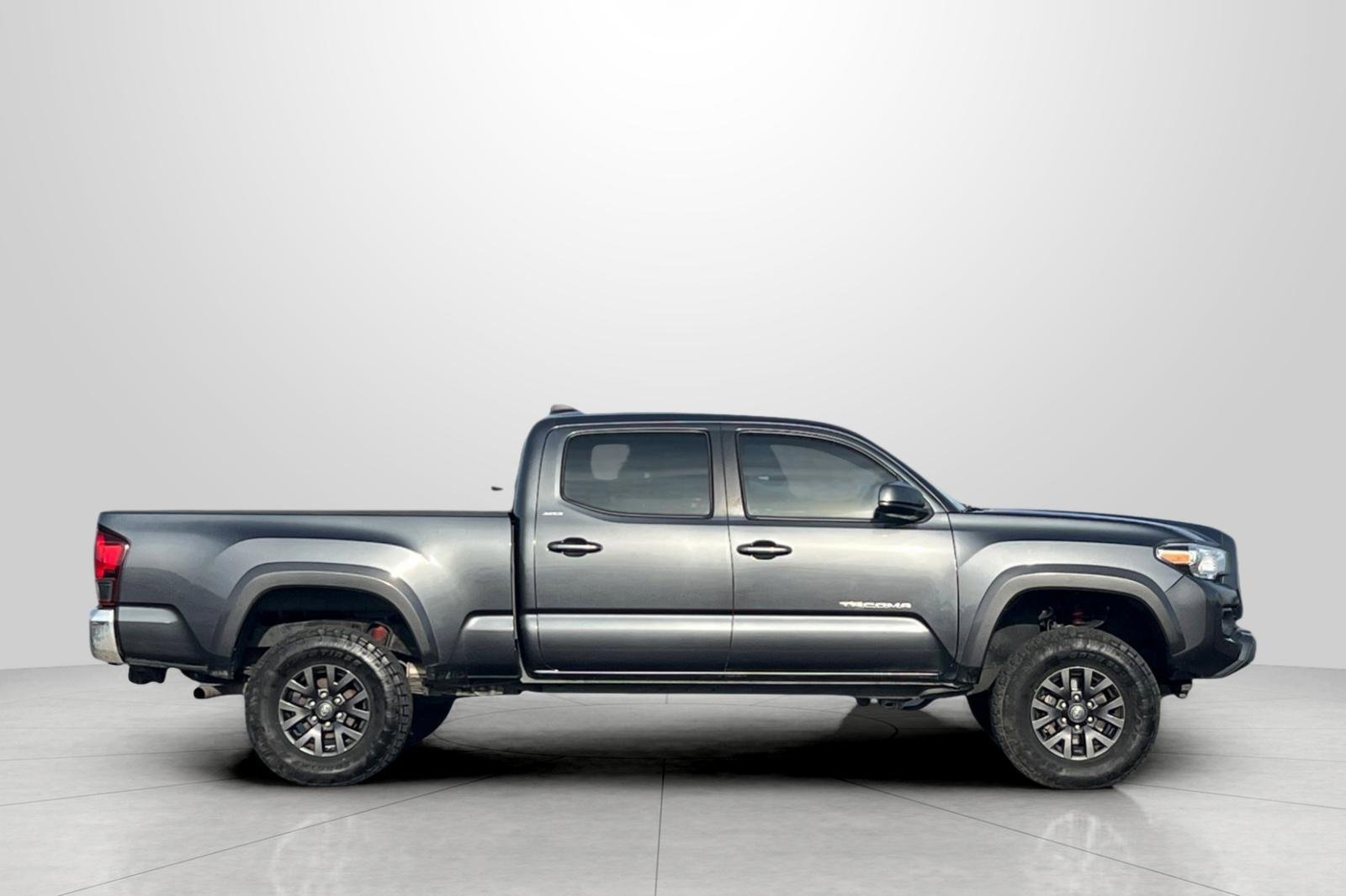 Used 2022 Toyota Tacoma SR5 image 3