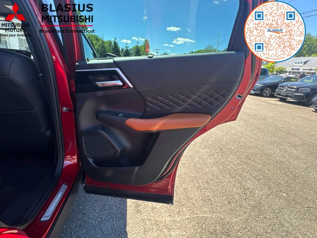 Used 2023 Mitsubishi Outlander SEL AWD/4WD image 41