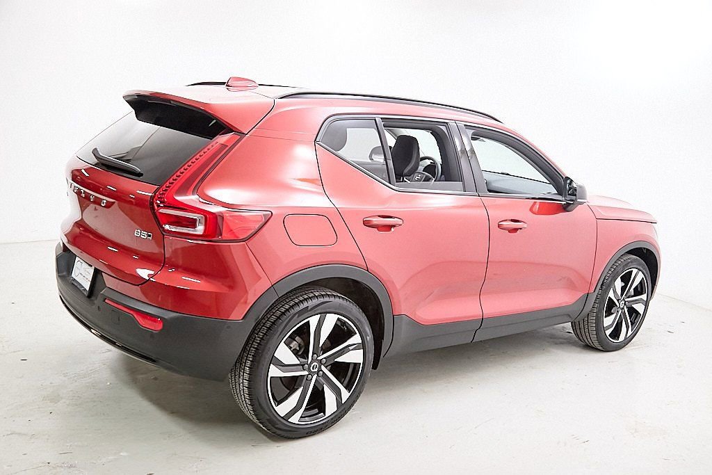 Certified 2023 Volvo XC40 B5 Plus w/ Driver Assist Package image 9