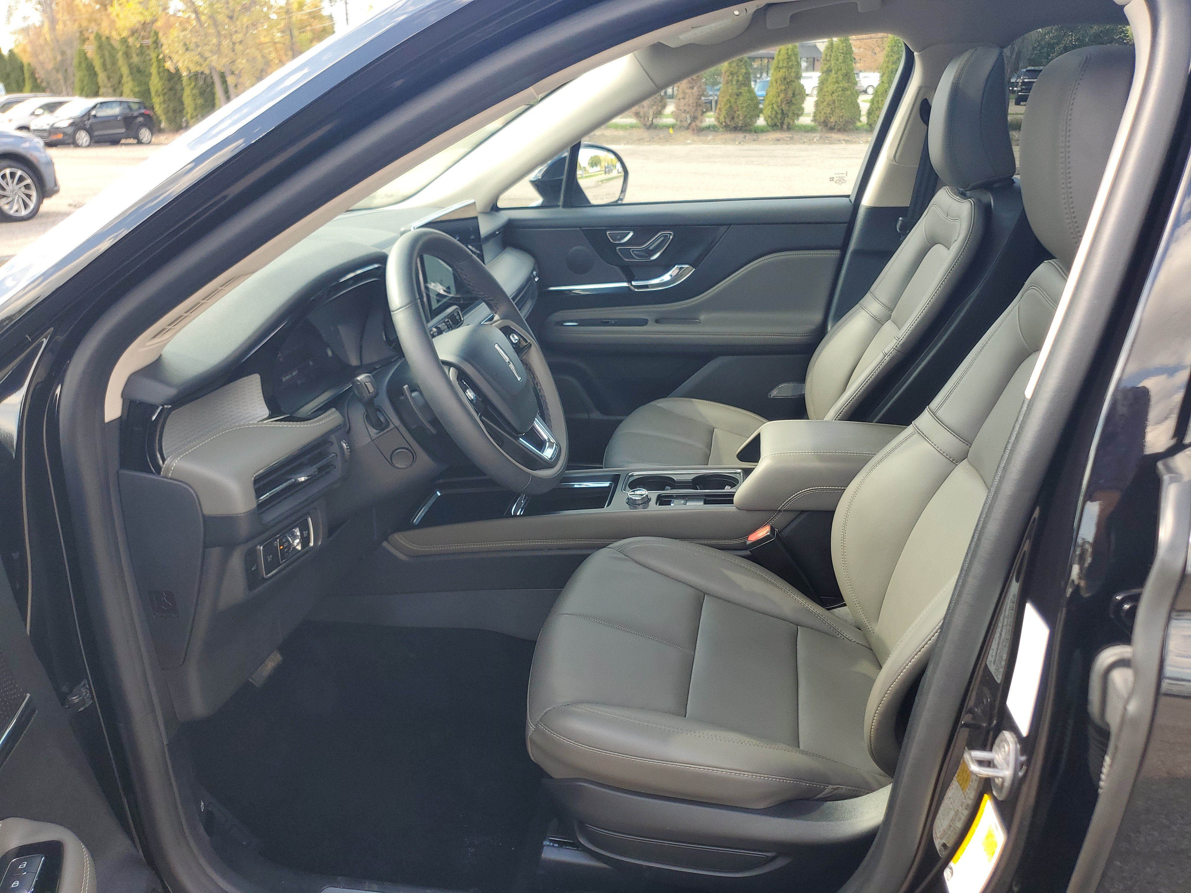 Certified 2024 Lincoln Corsair AWD w/ Equipment Group 101A image 12