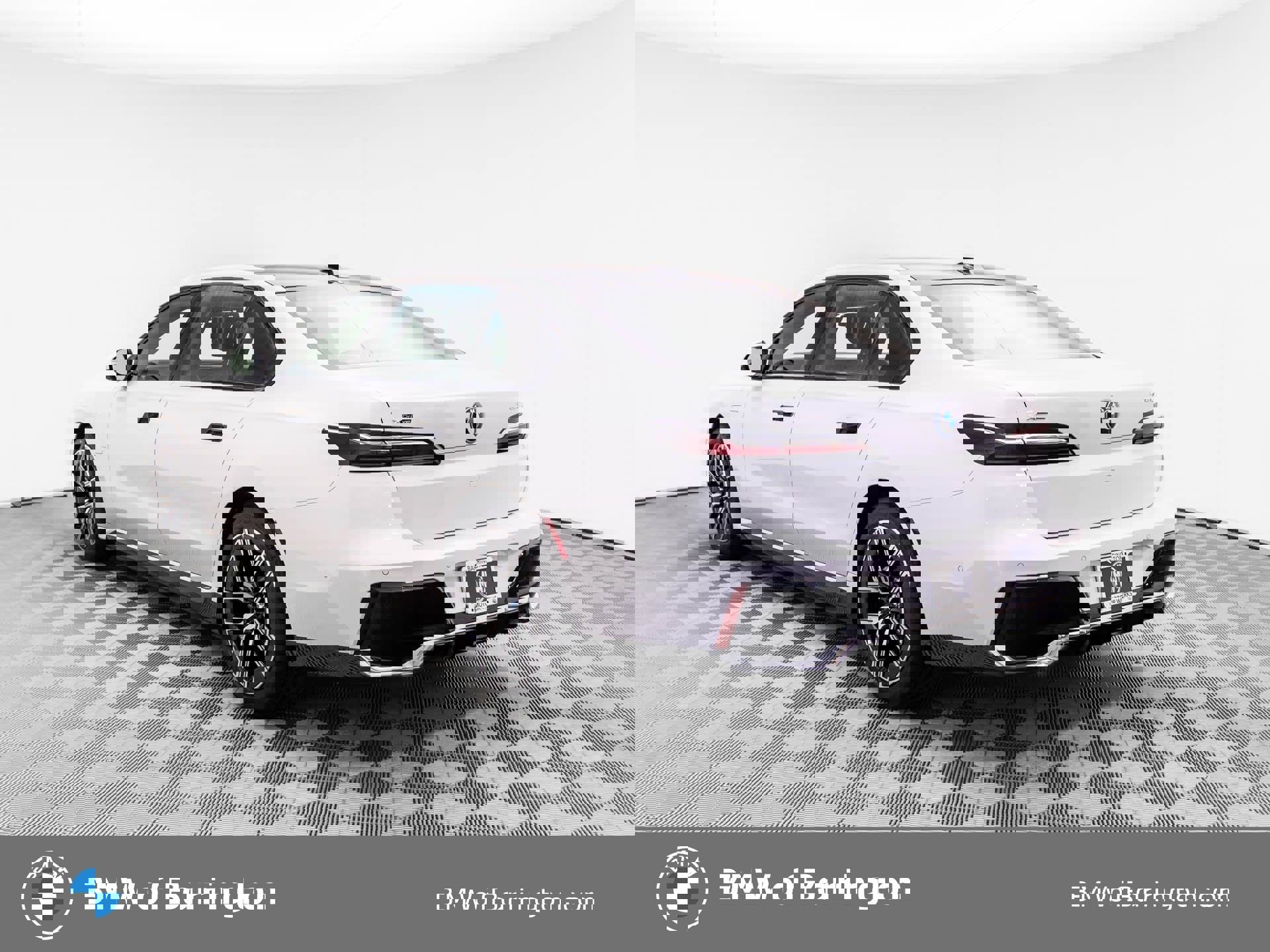 New 2025 BMW 750e xDrive image 3