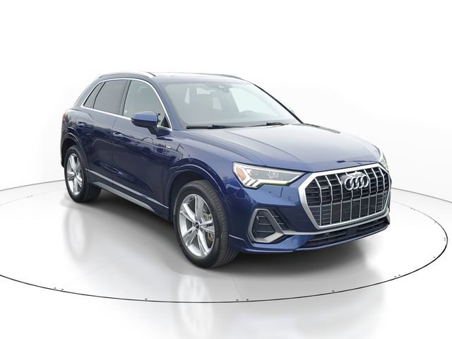 Used 2022 Audi Q3 2.0T Premium Plus w/ Premium Plus Package image 2