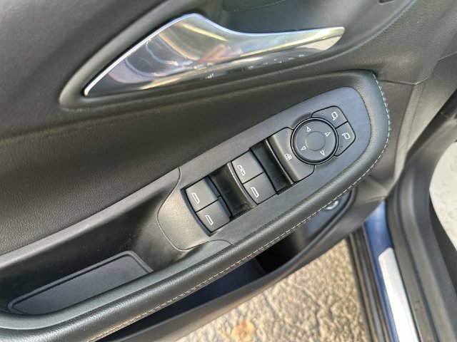 Used 2023 Buick Encore GX Select AWD/4WD image 23