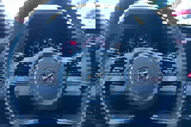 Used 2023 Hyundai Elantra SEL image 25