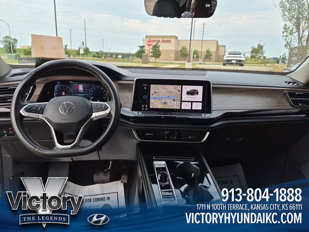 Used 2024 Volkswagen Atlas SEL AWD/4WD image 12