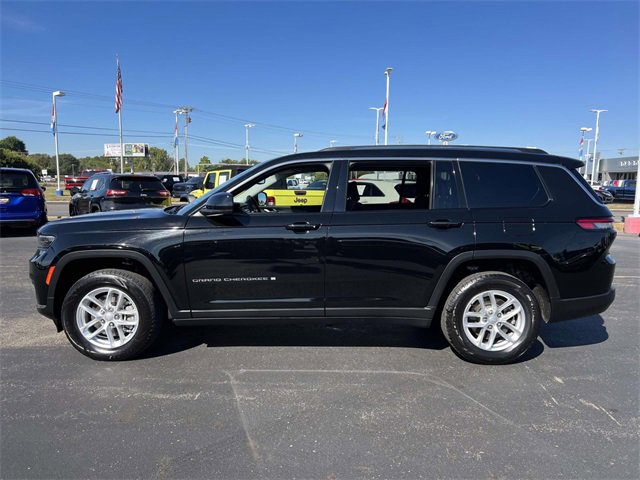 Used 2023 Jeep Grand Cherokee L Laredo image 4