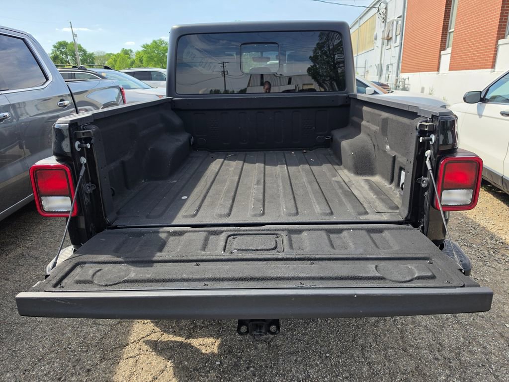 Used 2023 Jeep Gladiator Mojave w/ Cold Weather Group image 8
